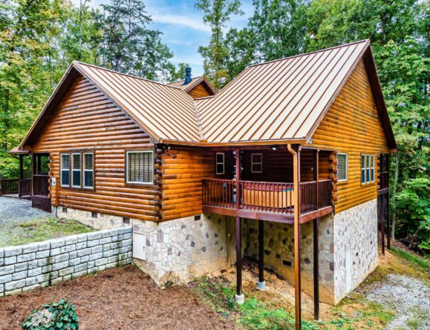 Cabin Between Pigeon Forge and Gatlinburg