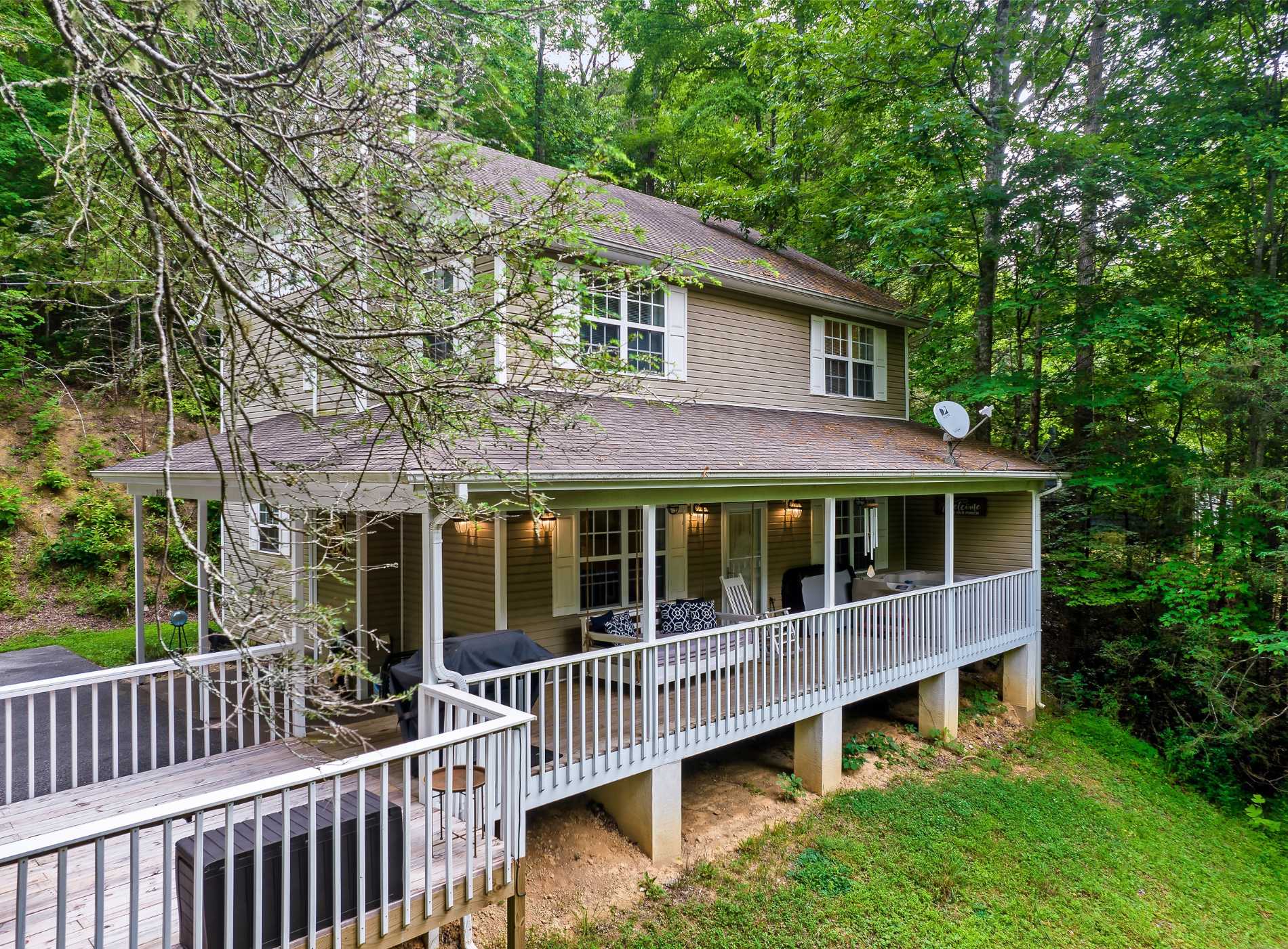 10 Person Gatlinburg Cabin