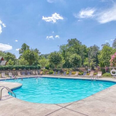 Smokies Escape Cabin outdoor pool