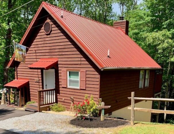 couple's Pigeon Forge Cabin