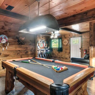 Hideout Haven Cabin pool table