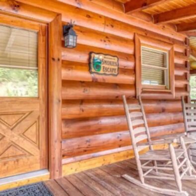 Smokies Escape Cabin entrance