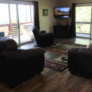 Graceful Smokey Retreat Cabin living room