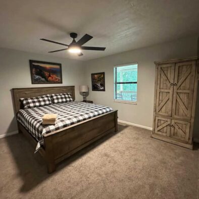 Kickback Shack Cabin master bedroom