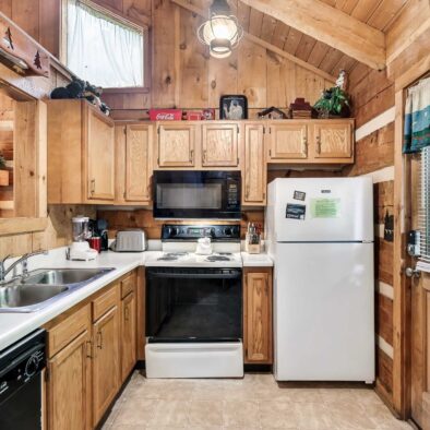 Bear Heaven Cabin kitchen