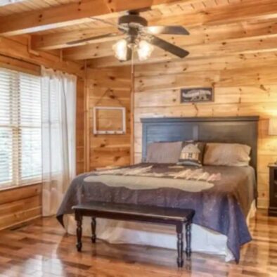 Smokies Escape Cabin bedroom