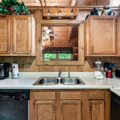 Bear Heaven Cabin kitchen