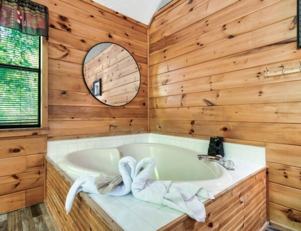 cabin with a jetted tub