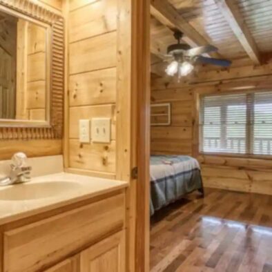 Smokies Escape Cabin bath