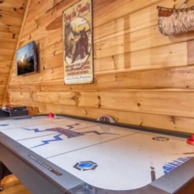 Smokies Escape Cabin air hockey