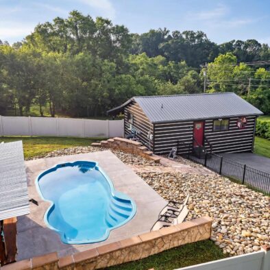 Hideout Haven Cabin pool