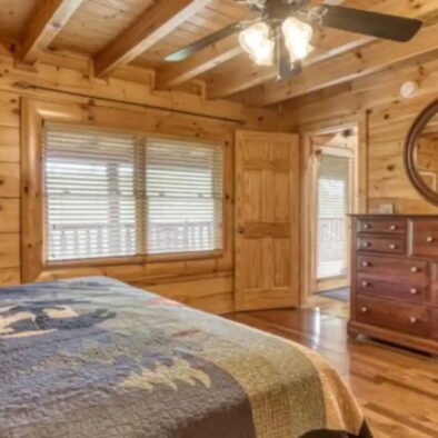 Smokies Escape Cabin bedroom