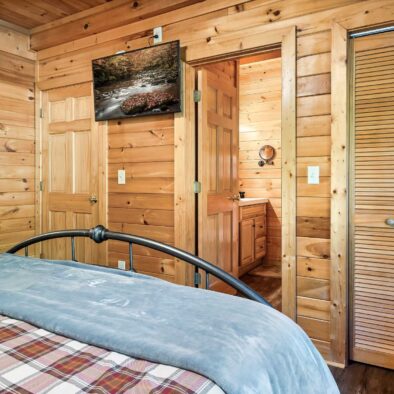 Trout and About Cabin bedroom