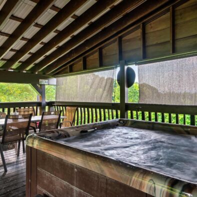 Hideout Haven Cabin hot tub