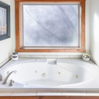 Riversong Lodge Jetted Tub