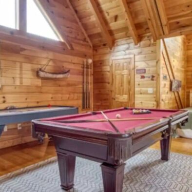 Smokies Escape Cabin gameroom