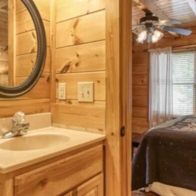 Smokies Escape Cabin bath