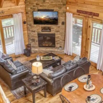 Smokies Escape Cabin living room