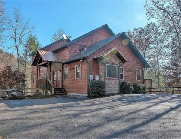 Gatlinburg Cabin With a Movie Theater