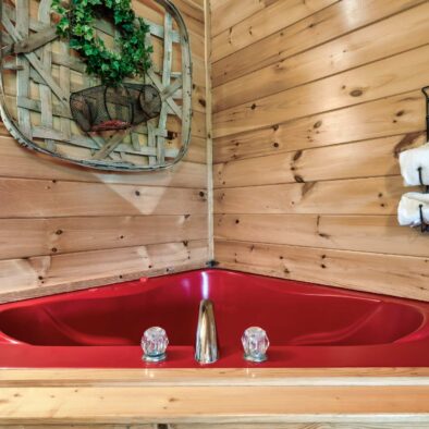 Jazzy's Cajun Cabin jetted tub