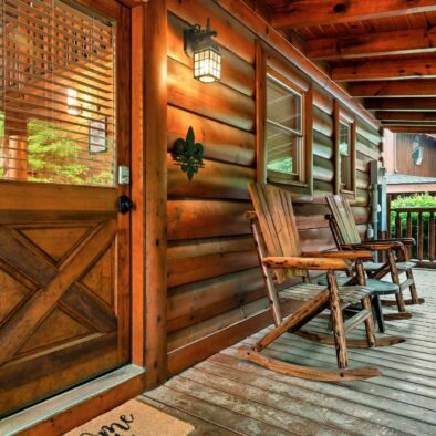 Jazzy's Cajun Cabin deck