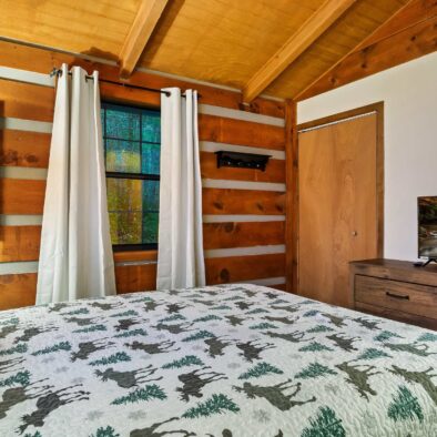 Tree House Tranquility Cabin bedroom