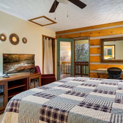 Tree House Tranquility Cabin bedroom