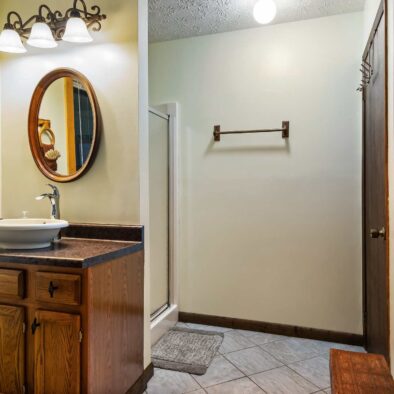 Tree House Tranquility Cabin bath