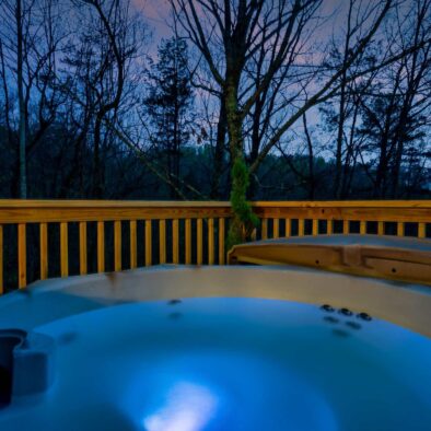 Tree House Tranquility Cabin Hot tub